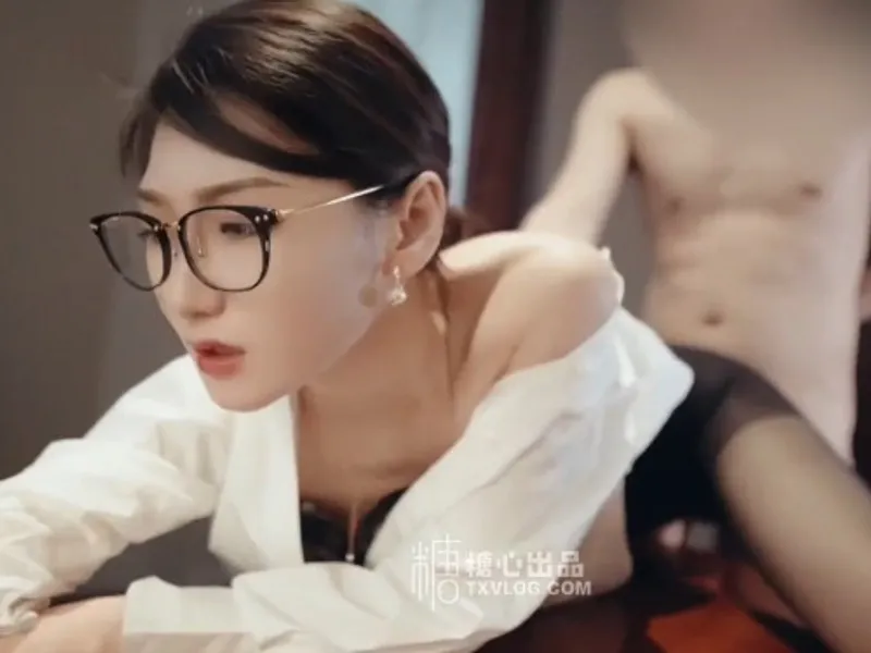 Vào phòng riêng được tiền bối nữ dâm dục bú cây hàng cho